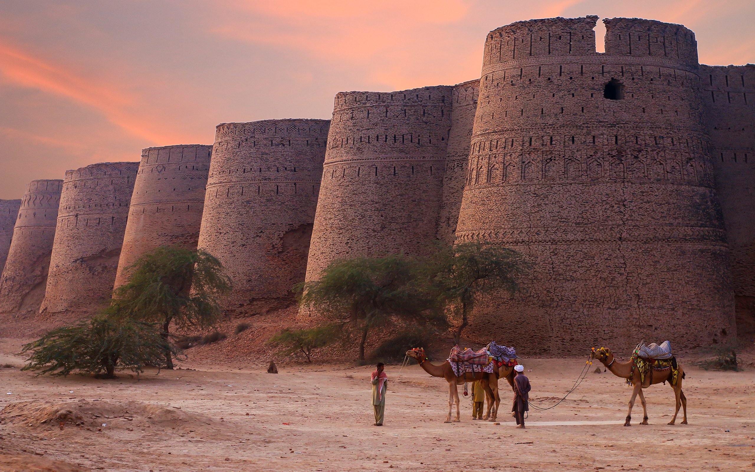 Derawar Fort , Cholistan Desert